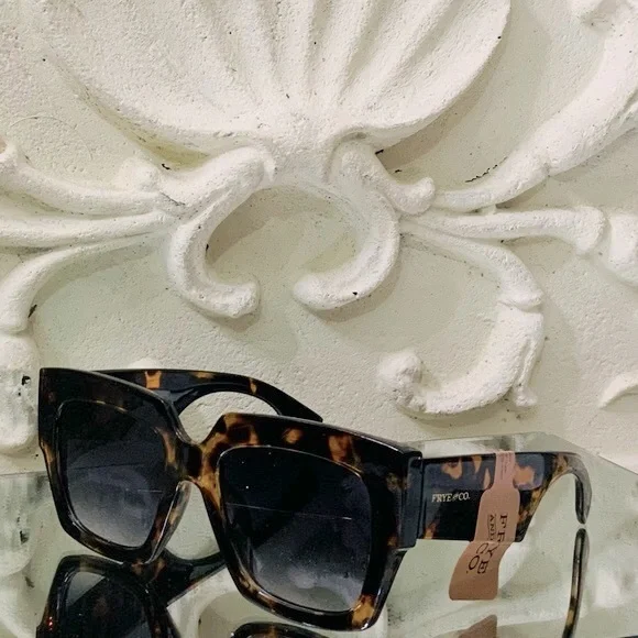 Frye Rectangular Tortoiseshell Shades Sunnies Sunglasses NWT Amazon.com: Frye Women main image 3